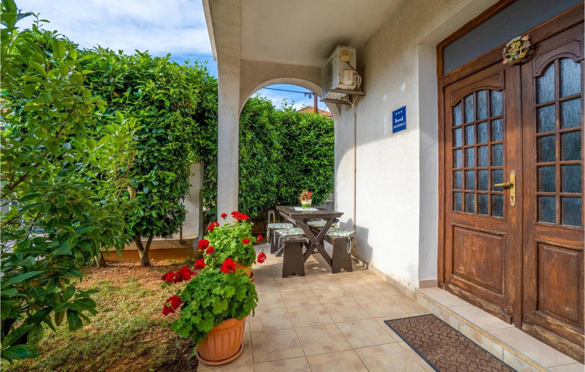 Awesome Apartment In Pula With Wifi Exterior photo